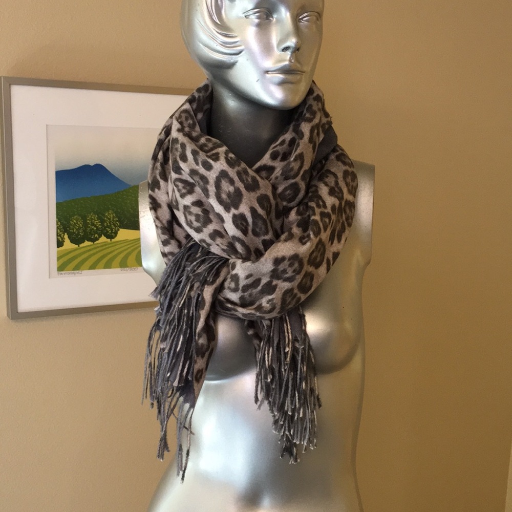 Pretty Persuasions Leopard Print Scarf